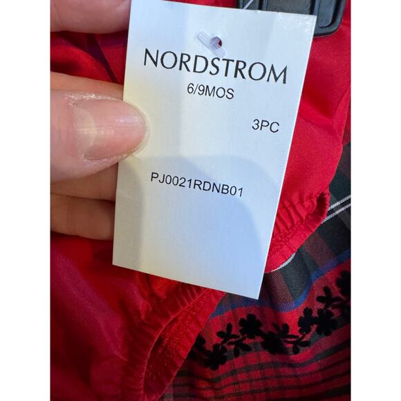 Pippa & Julie baby Plaid Taffeta
Dress & Velvet Jacket Set 6-9 months - Picture 5 of 6